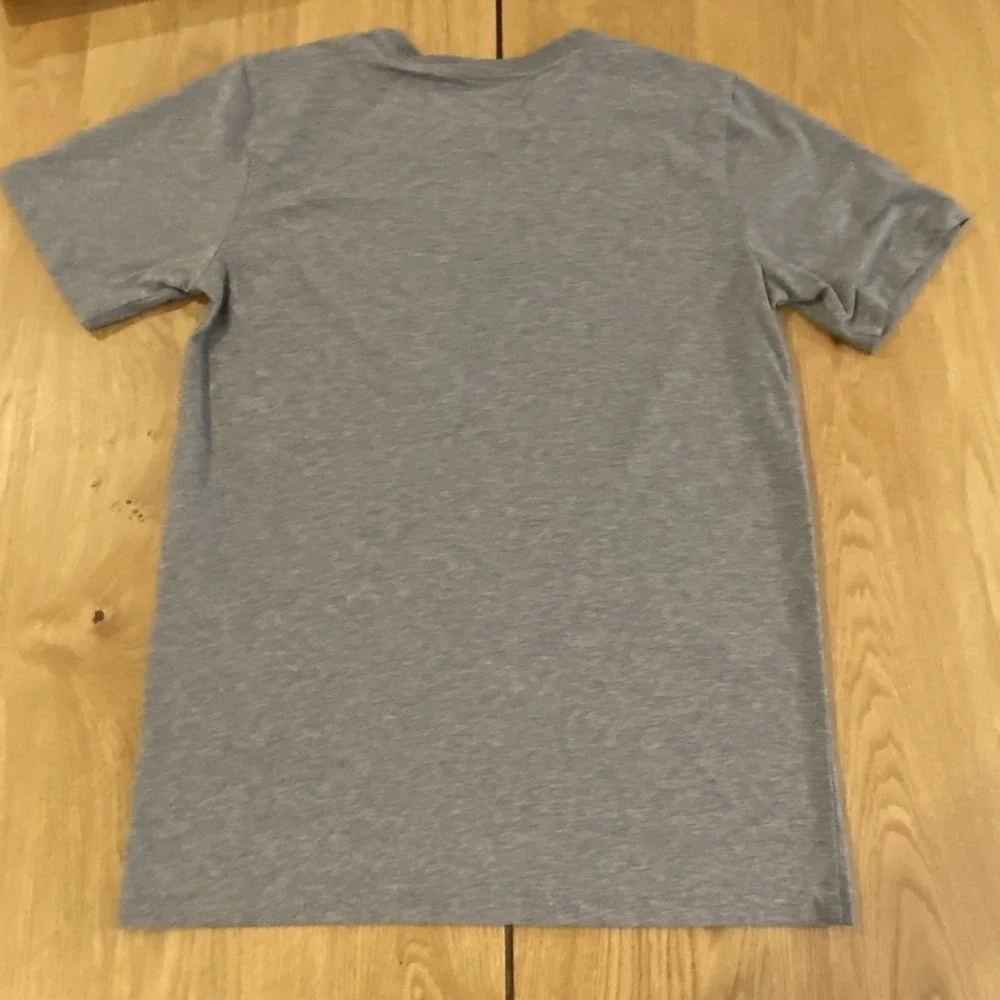 Air Jordan Jump Man Center Logo Tshirt Youth XL Gray Athletic Shirt Cotton Blend